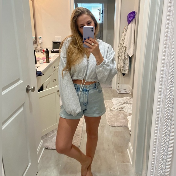 Meet THE Posher - Picture 4 of 5